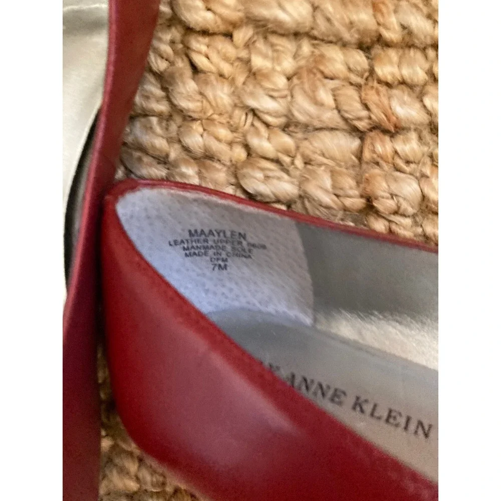 AK Anne Klein iFlex‎ Maaylen Red Leather Rosette Studded Ballet Flats Womens 7M